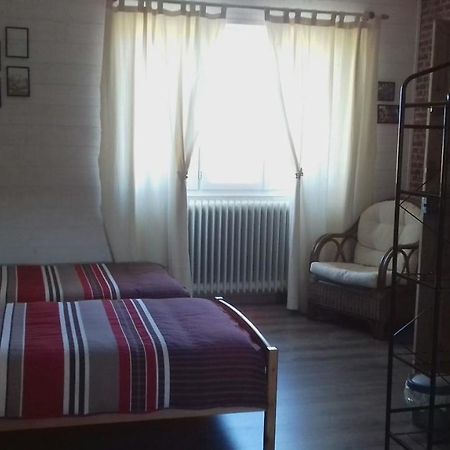 Bed and Breakfast Entre Marais Et Gatine Saint-Pompain Exterior foto