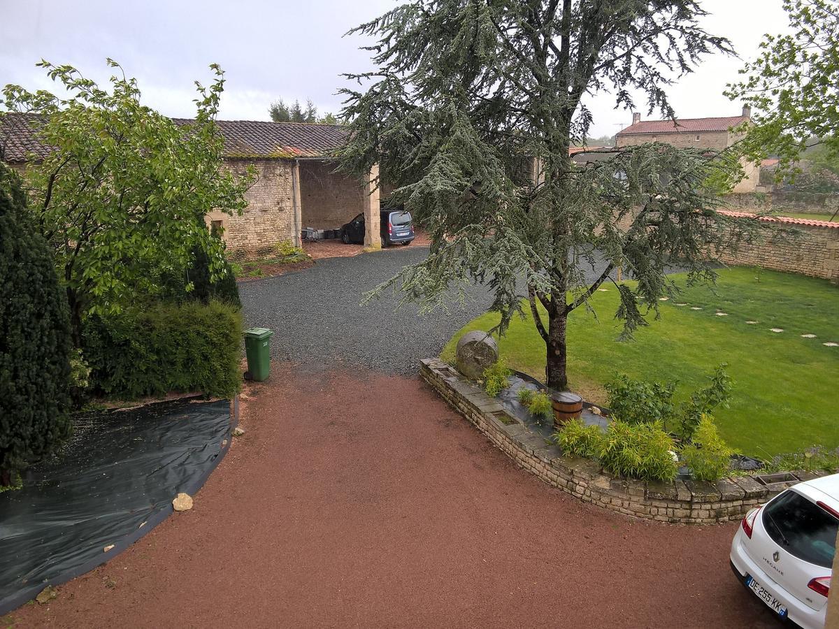 Bed and Breakfast Entre Marais Et Gatine Saint-Pompain Exterior foto
