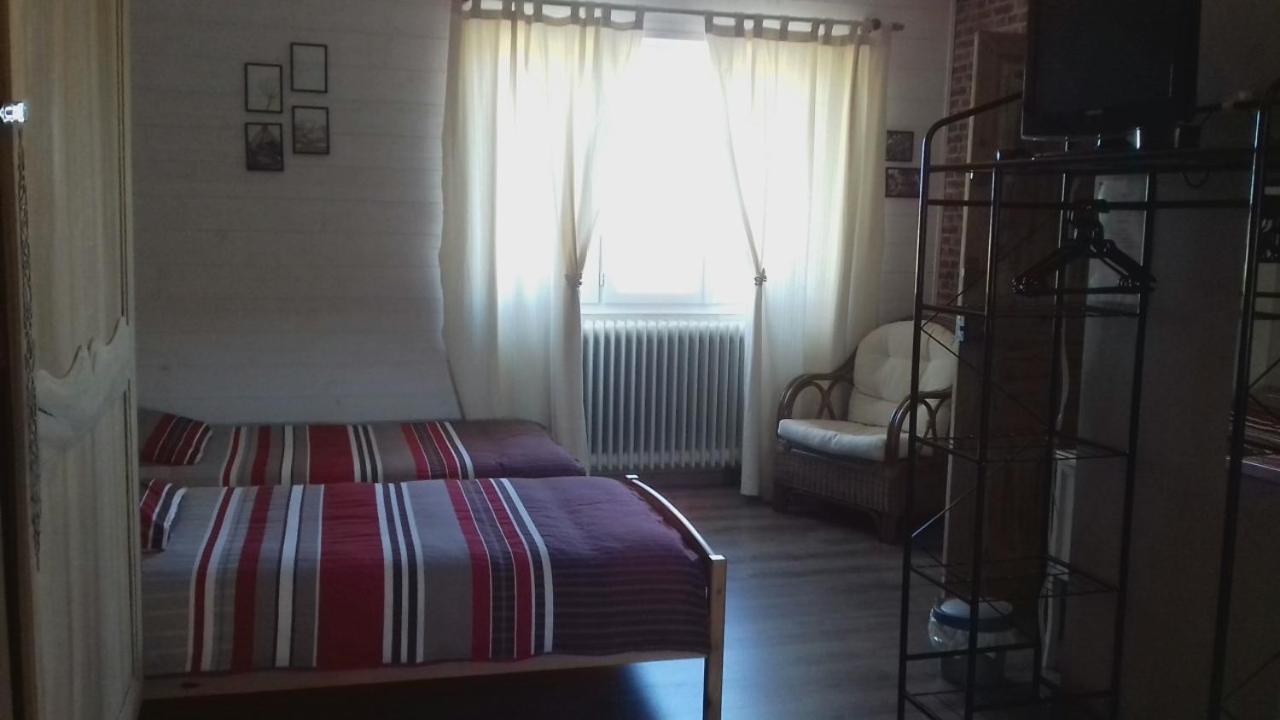 Bed and Breakfast Entre Marais Et Gatine Saint-Pompain Exterior foto